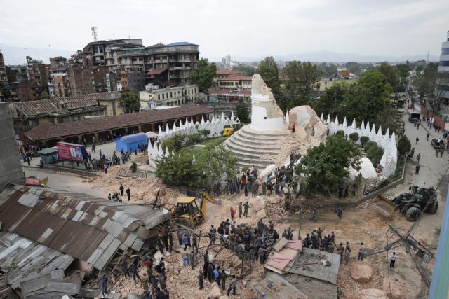 Νεπάλ: Ο σεισμός ισοπέδωσε τον πύργο Νταραχάρα του 19ου αιώνα