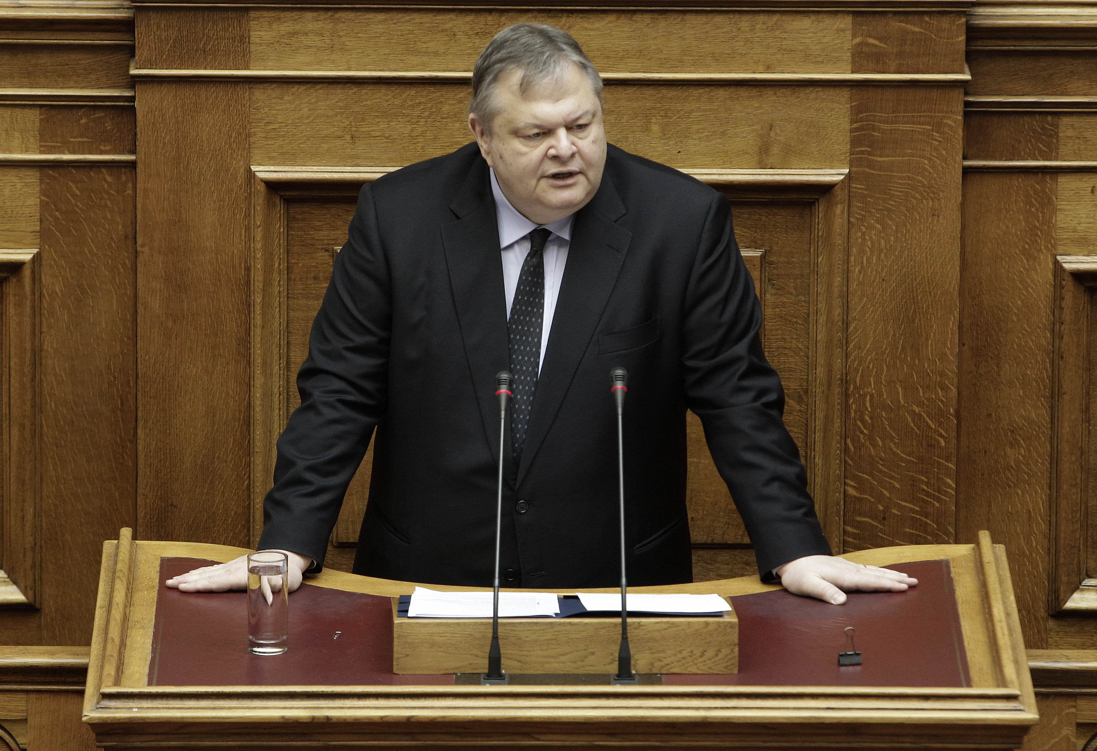 Βενιζέλος: Προσχωρείστε έντιμα στην πολιτική μας, αυτή που φτύσατε και λοιδωρήσατε