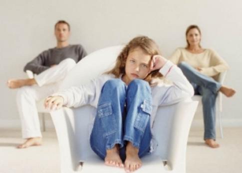 Ψυχοσωματικά προβλήματα εκδηλώνουν τα παιδιά μετά το διαζύγιο