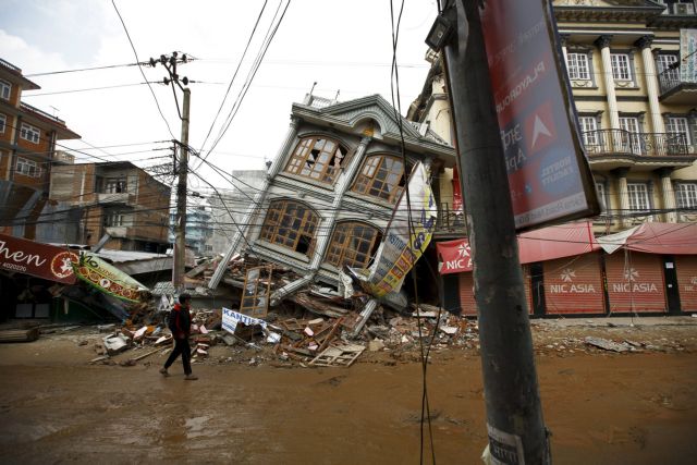 Στο Νεπάλ μιλούν ανοικτά ακόμα και για 10.000 νεκρούς από τον σεισμό
