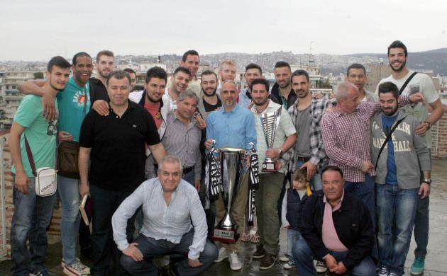 Στο Λευκό Πύργο… σήκωσε τις «κούπες» ο νταμπλούχος ΠΑΟΚ