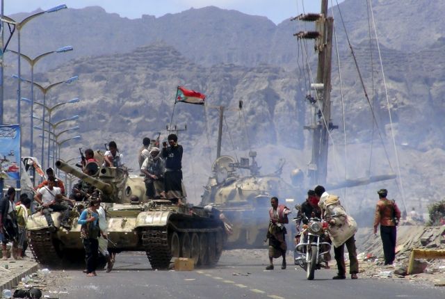 «Προεόρτια» χερσαίας επιχείρησης υπό την Σαουδική Αραβία στην Υεμένη