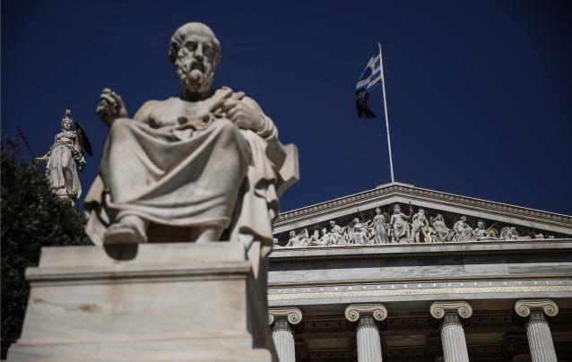 Ο ακαδημαϊκός Β.Πετράκος επανεξελέγη γγ της Ακαδημίας Αθηνών