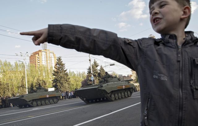 Λαβρόφ: «Κάποιοι στην ΕΕ» δεν θέλουν την εκεχειρία στην Ουκρανία