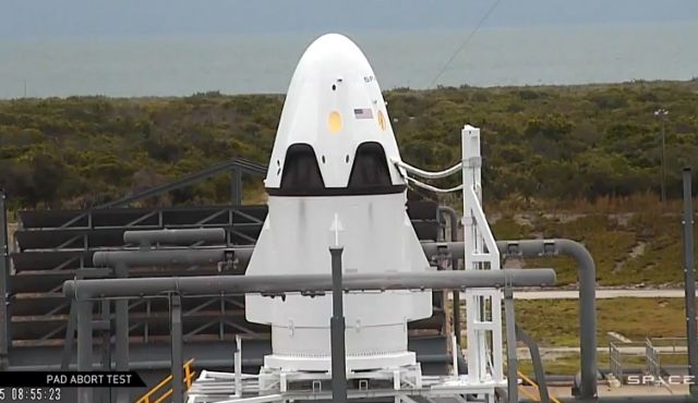 Βίντεο: Δοκιμή του συστήματος εκτίναξης στο νέο σκάφος της SpaceX