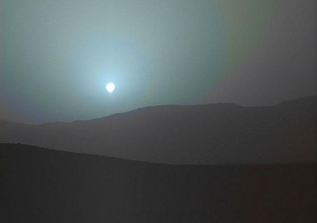 To Curiosity θαυμάζει το εξωγήινο ηλιοβασίλεμα του Άρη