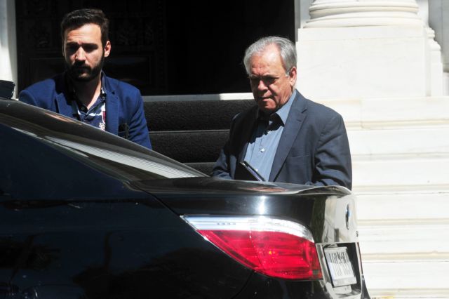 Διάψευση ο Δραγασάκης ότι χρησιμοποιεί την BMW που είχε ο Βενιζέλος