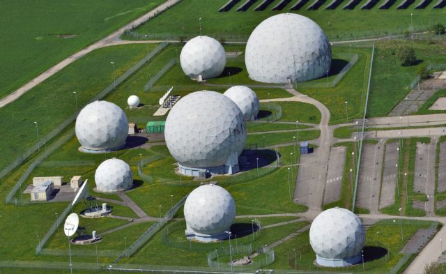 Die Zeit: Η γερμανική BND στέλνει κάθε μήνα 1,3 δισ. δεδομένα στην NSA