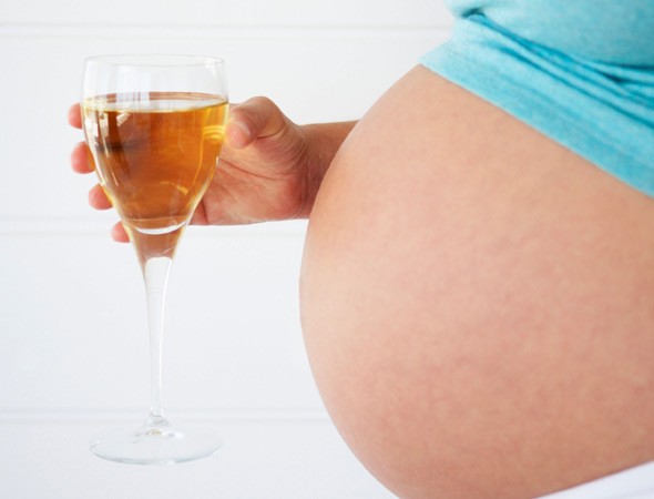 Επικίνδυνη η κατανάλωση αλκοόλ τις πρώτες έξι εβδομάδες της κύησης