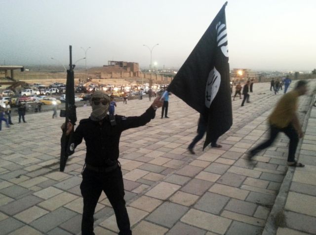 Μαύρη σημαία στο κυβερνητικό κτίριο στο Ραμάντι ύψωσε το ISIS