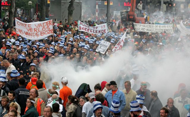 Κύμα απεργιών στην Ολλανδία για τις συλλογικές συμβάσεις εργασίας