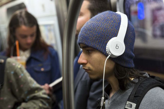 To Spotify διαψεύδει ότι σταματάει την δωρεάν ακρόαση μουσικής