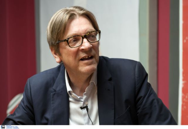 Έλλειψη διαφάνειας στις διαπραγματεύσεις με την Ελλάδα, καταγγέλλει ο Φερχόφστατ