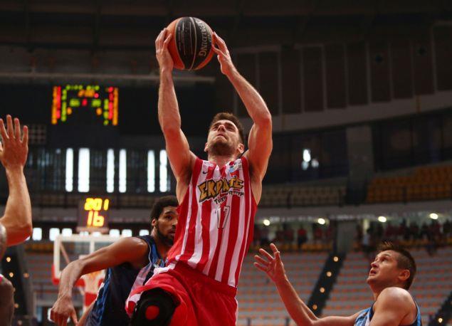 Περίπατος του Ολυμπιακού επί του Κόροιβου στον πρώτο αγώνα