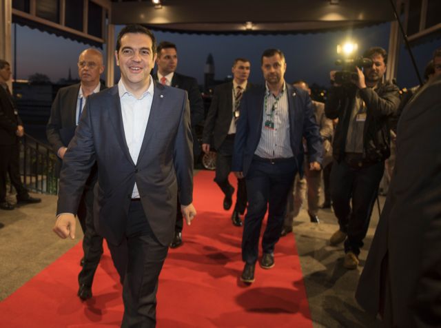 Τσίπρας: Σύντομα μακροπρόθεσμη λύση, χωρίς τα λάθη του παρελθόντος