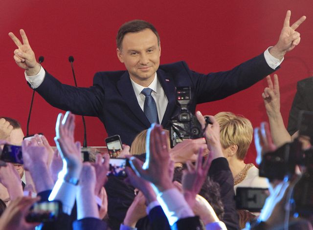 Πολωνία: Νέος πρόεδρος ο Αντρέι Ντούντα της «παραδοσιακής» Δεξιάς