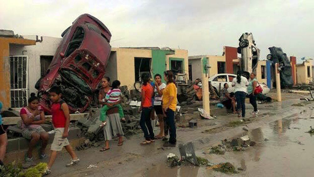 Χάος και τουλάχιστον 13 νεκροί από ανεμοστρόβιλο «αστραπή» στο Μεξικό