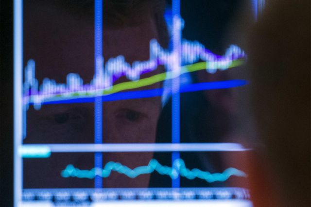 Μείωση των αποδόσεων των ελληνικών ομολόγων