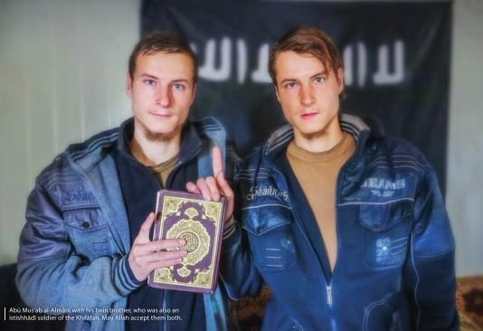Ποιοι είναι οι δίδυμοι ξανθοί τζιχαντιστές που διαφημίζει η ISIS ως μάρτυρες;