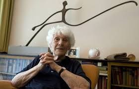 Ίνγκε Ράπαπορτ: Πήρε στα 102 το διδακτορικό που της στέρησαν οι ναζί