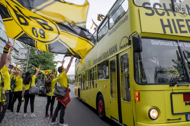 Κατέκλυσαν το Βερολίνο 130 χιλιάδες οπαδοί της Ντόρτμουντ