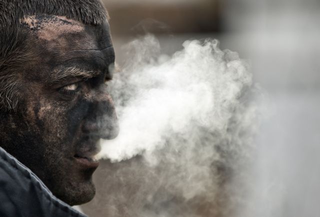 «Εκατοντάδες εγκλωβισμένοι» σε ορυχεία στην ανατολική Ουκρανία