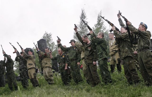 Σφοδρές μάχες στην ανατολική Ουκρανία απειλούν την εύθραυστη εκεχειρία