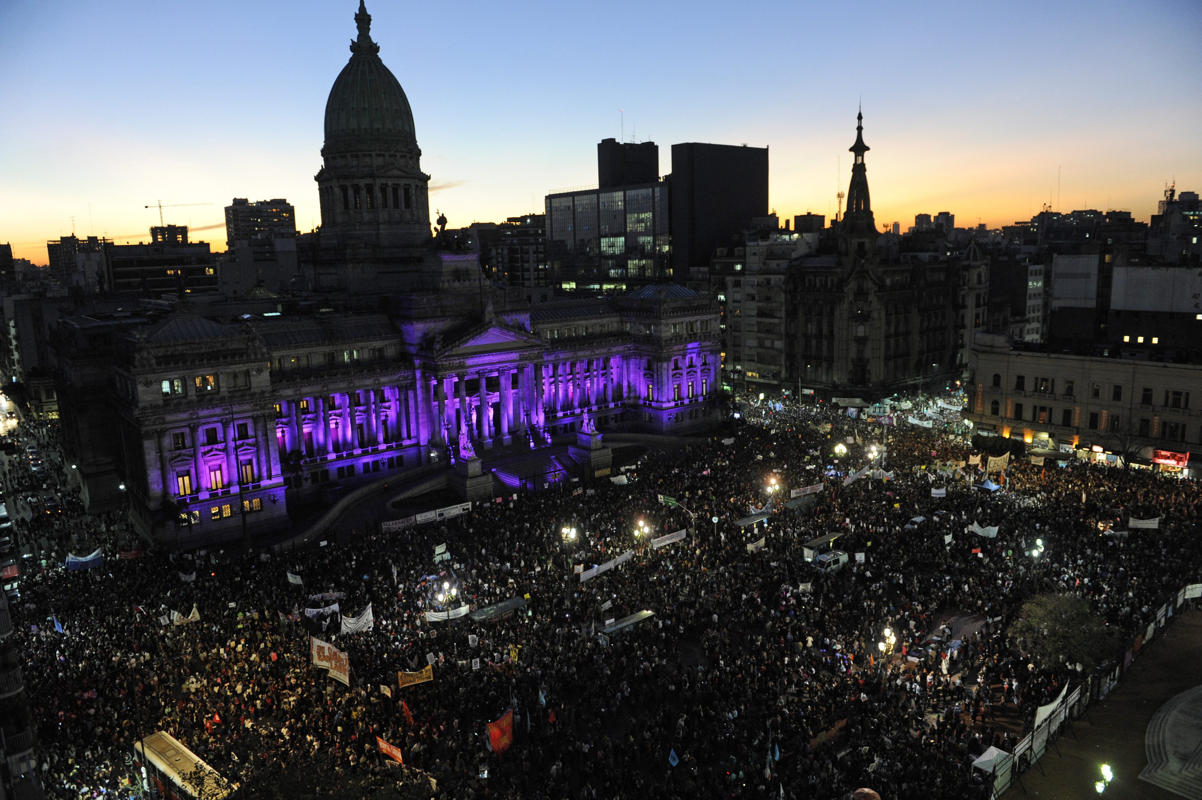 Πορεία χιλιάδων στο Μπουένος Άιρες εναντίον της βίας με θύματα γυναίκες