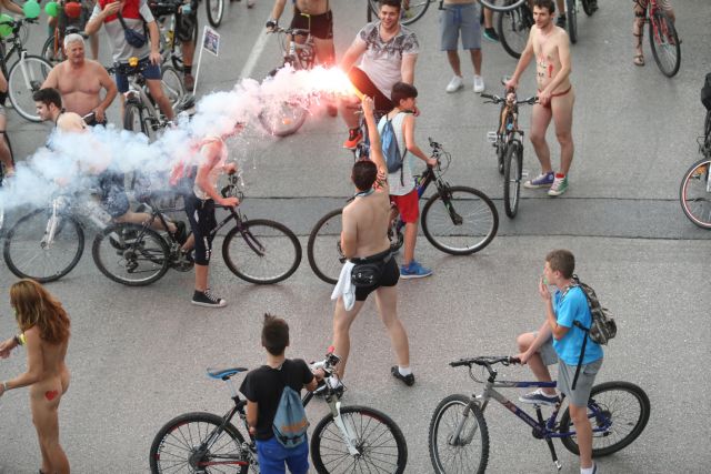 ΦΩΤΟ: Γυμνή ποδηλατοδρομία στη Θεσσαλονίκη