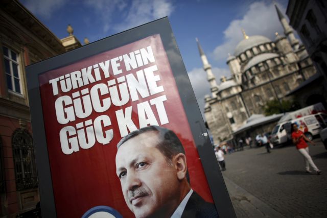 Κάλπη «φιρμάνι»: Ο Ερντογάν μένει πρόεδρος ή θα γίνει σουλτάνος;
