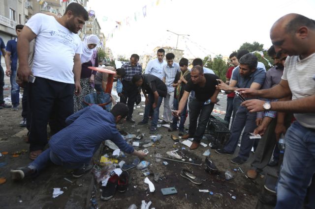 «Προβοκάτσια» κατά τον Ερντογάν η έκρηξη στην κουρδική συγκέντρωση