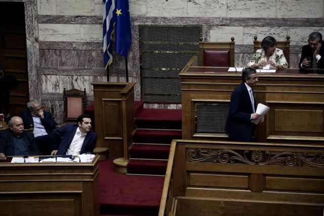 Βουλή: Αλληλοκατηγορίες με φόντο την κρίσιμη διαπραγμάτευση