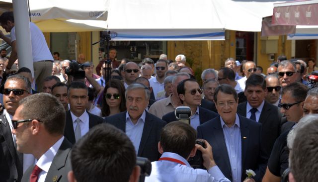 Αναστασιάδης και Ακιντζί παρακολούθησαν συμβολική παράσταση για την Κύπρο