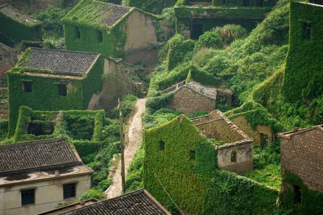 Κίνα: Το χωριό που το έχει «καταπιεί» η φύση