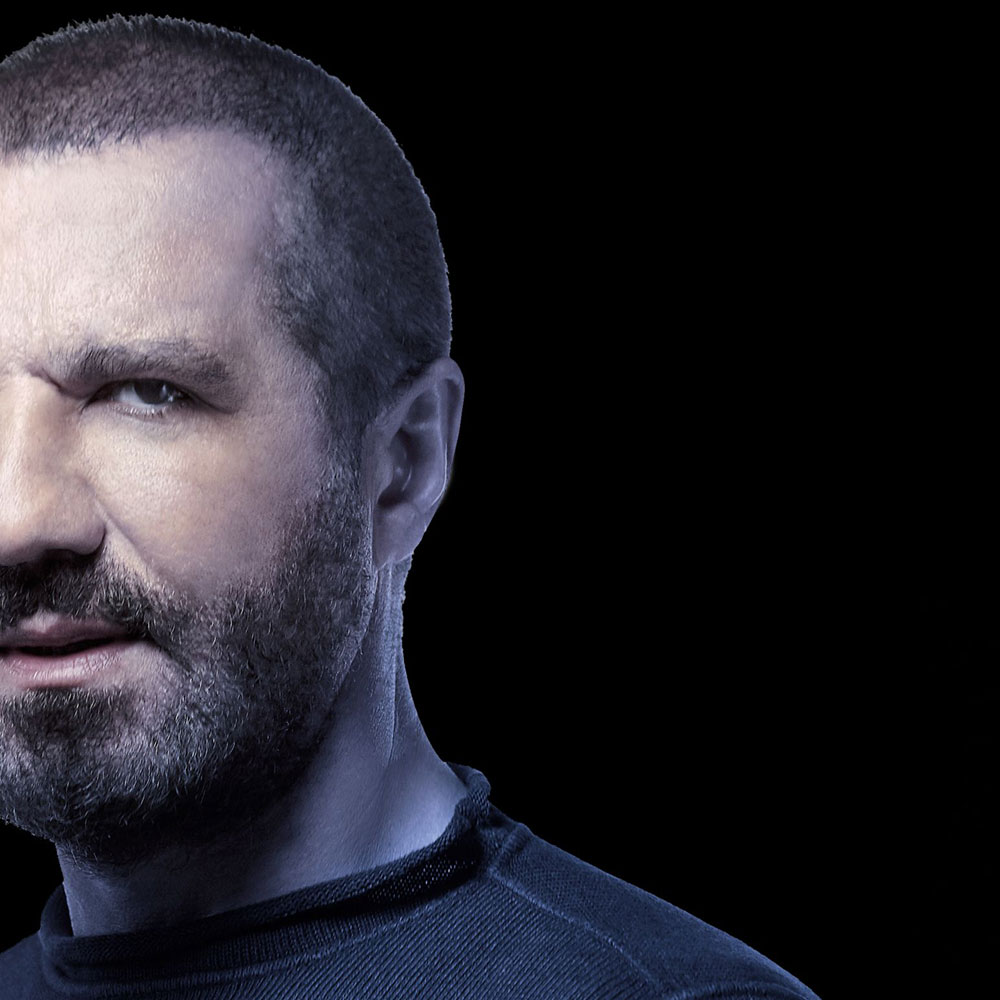 Η «Extravaganza» επιστροφή του Βασίλη Τσιλιχρήστου