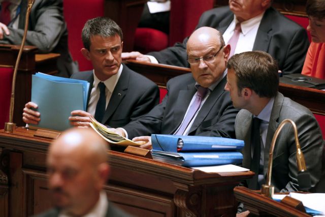 Η γαλλική κυβέρνηση στρίβει διά της ψήφου εμπιστοσύνης για τα εργασιακά