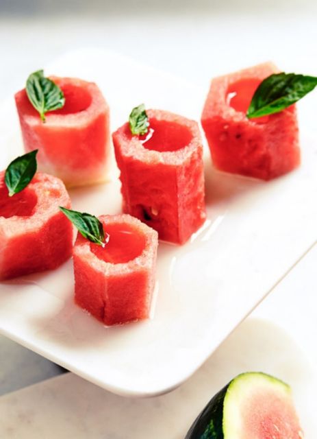 Μίνι κοκτέιλ σε κυπελλάκια από καρπούζι