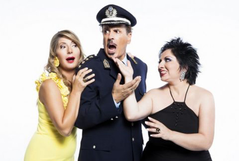 «Πρότυπος οίκος… αντοχής»: Κωμωδία του Χάρη Ρώμα ανά την Ελλάδα