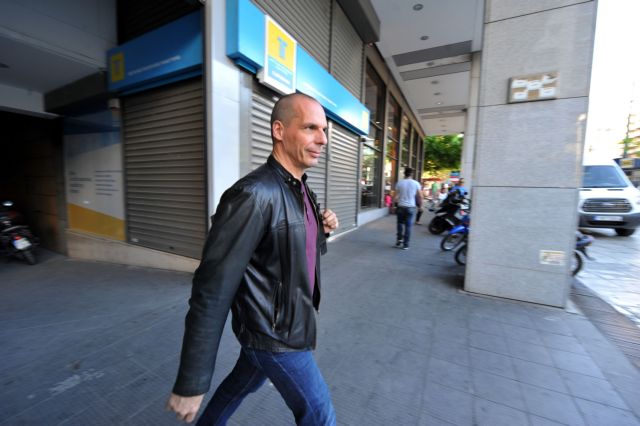 Βαρουφάκης: Σε καμία περίπτωση δεν υπάρχει θέμα κούρεματος καταθέσεων