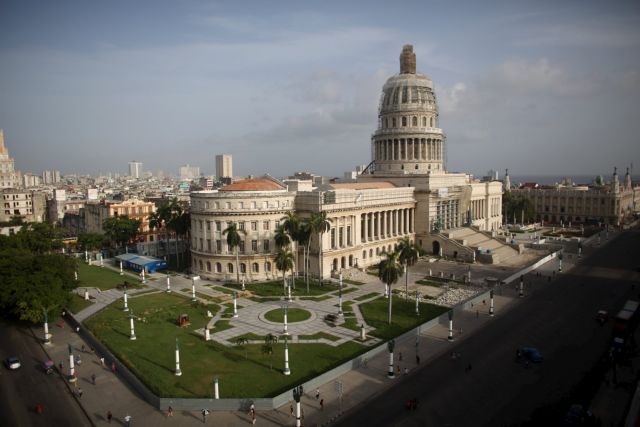 Ο Ομπάμα ανακοίνωσε την αποκατάσταση διπλωματικών σχέσεων με την Κούβα