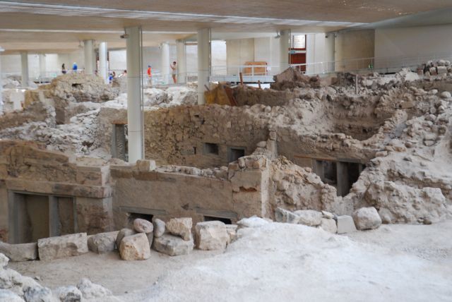Συνεργασία ΥΠΠΟ-Δήμου Θήρας για την ανάδειξη των αρχαιοτήτων