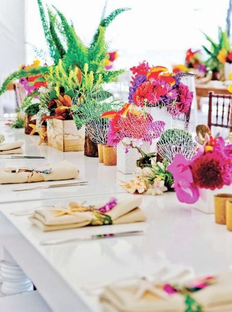 Πάρτυ: Τροπικό touch, με λαμπερά κι έντονα χρώματα