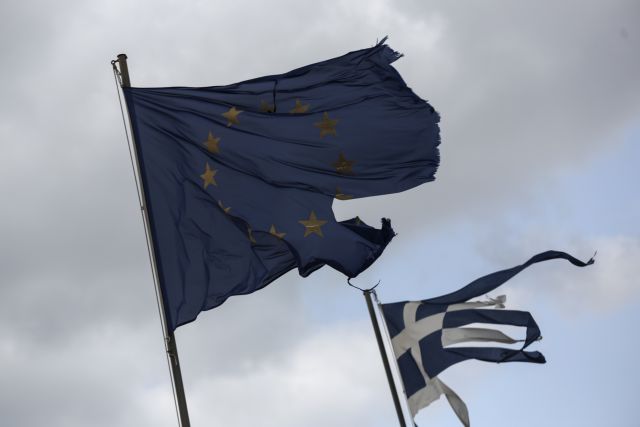 ΕΕ: Έως και 4% ύφεση στην Ελλάδα το 2015, μη βιώσιμο το χρέος