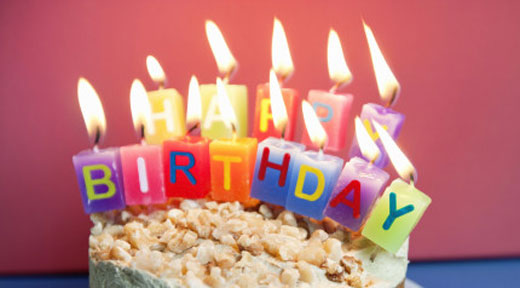 Γιατί δεν ακούμε το «Happy Birthday» στις ταινίες και τις σειρές