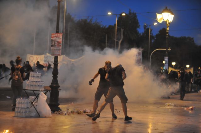Στον εισαγγελέα 25 άτομα για τα επεισόδια στο Σύνταγμα
