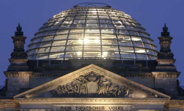 Με απώλειες στους βουλευτές της Μέρκελ φτάνει η Ελλάδα στη γερμανική Βουλή