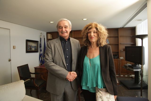 ΥΠΕΞ: Η παράδοση-παραλαβή από τον Ν. Χουντή στη Σ.Αναγνωστοπούλου