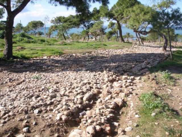Αρχαίος δρόμος αποκαλύφθηκε στην παραλία του Μεγάλου Καβουριού