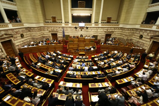 Στη Βουλή το νομοσχέδιο για πλειστηριασμούς και τράπεζες