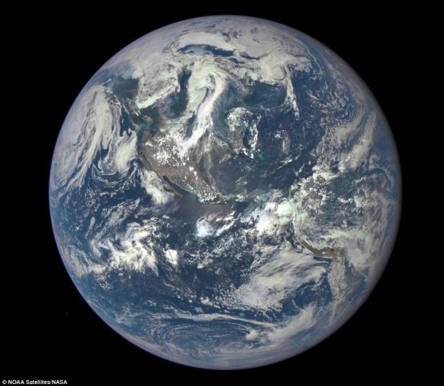 Νέο πορτρέτο της Γης από απόσταση 1,6 εκατ. χιλιομέτρων